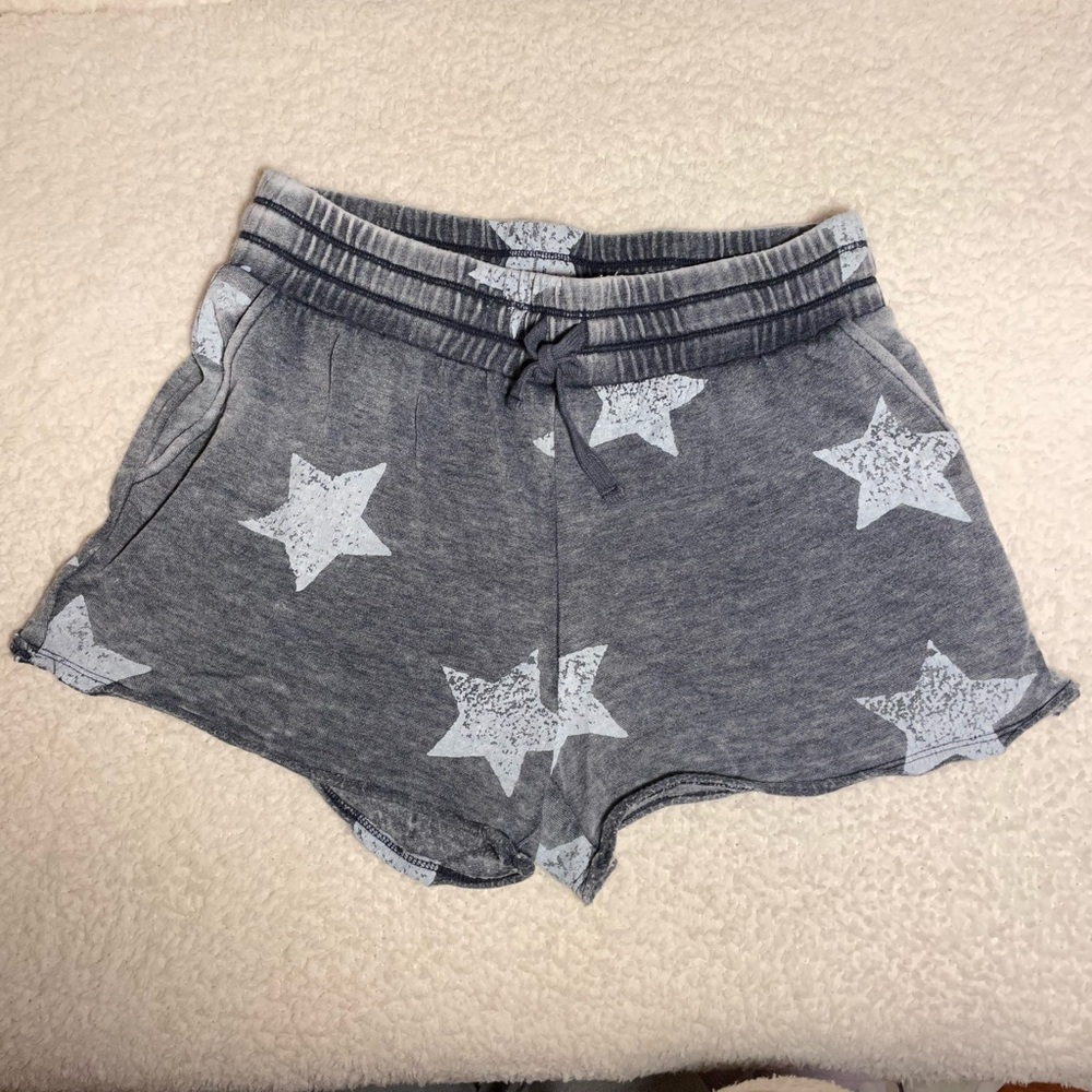 Splendid cozy blue star lounge shorts with a drawstring waist and pockets